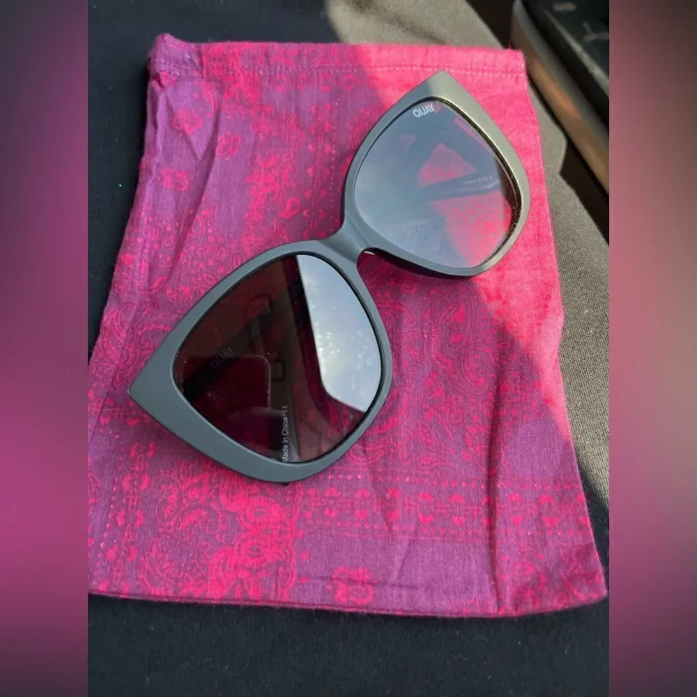 Quay Ever After Frame Matte Black / Lens Smoke Fade 125 NWT  $90
